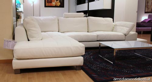 divano moderno angolare con penisola
